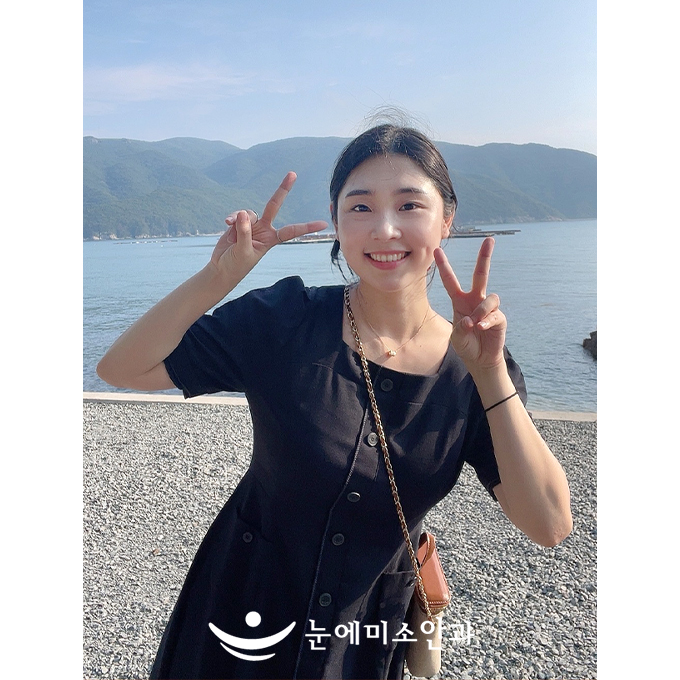 자고 일어나서 안경을 쓰지 않아도 되는 점이 가장 좋았습니다. 직업상 냉동고를 들어갈 일이 많은데 안경쓰고 김 서리는 게 없어지니 너무 편했습니다.