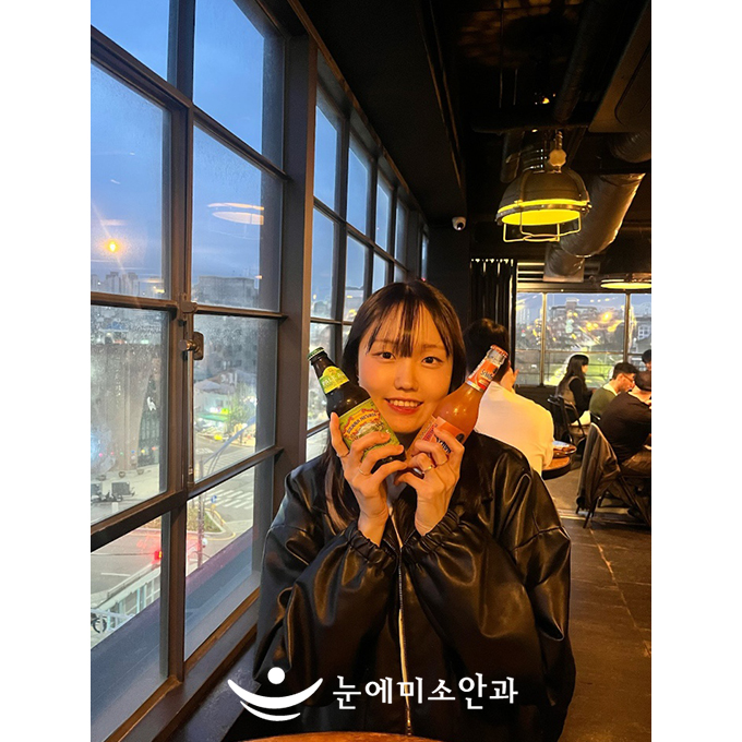 생각했던 것 보다 빨리 끝나고, 훨씬 빠르게 회복되어 놀랐습니다. 라식을 고민하던 사람들에게 모두 추천하고 다녔습니다.