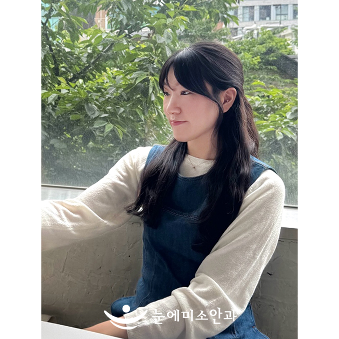 외출 후 집에 돌아가면 가장 먼저 하는 일이 렌즈 빼기였는데 이젠 그러지 않아도 된다는게, 안경을 찾지 않아도 되는 것이 편합니다.